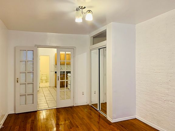5th image of 334 W 37th St #3D