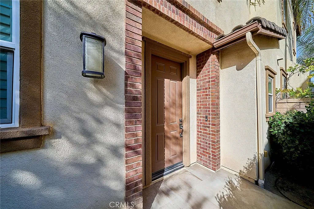 4 bed, 2909 sqft, $4,800 — Photo 1
