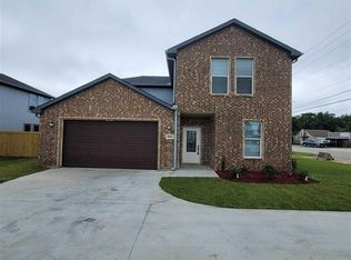 6051 25th St, Groves, TX 77619