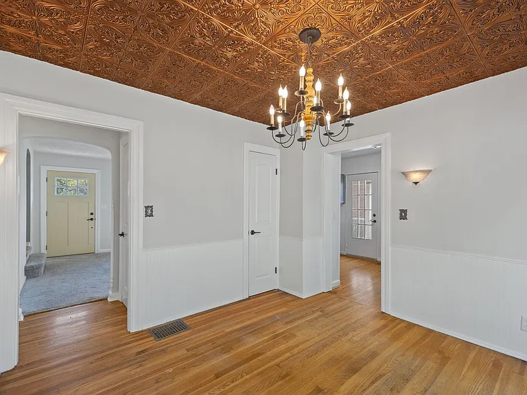 1377 Collinsdale Ave — Photo 7