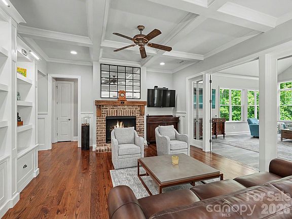 5th image of 9560 Regent Dr