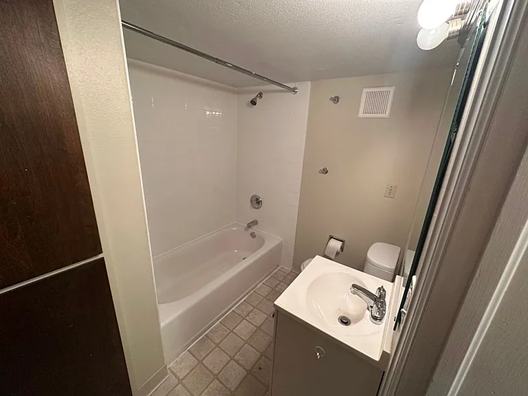 1480 Edgewood Ct — Photo 8