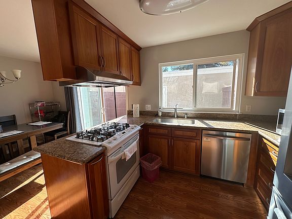 3rd image of 3109 Cedarcrest Ln