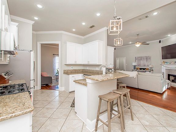 5th image of 255 Highland Oaks N