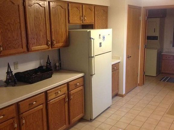 3rd image of 1527 Clarence Ct #B