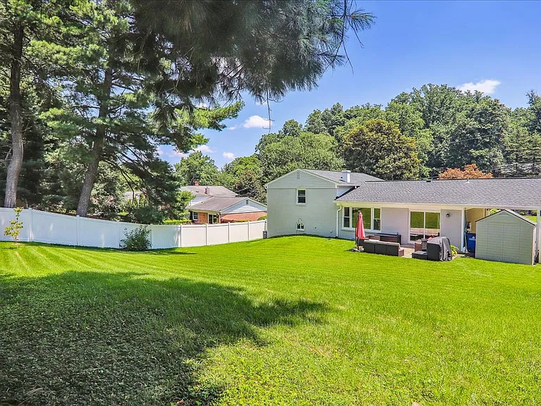 2711 Weller Rd — Photo 4