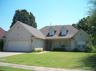 612 W 37th St, Sand Springs, OK 74063