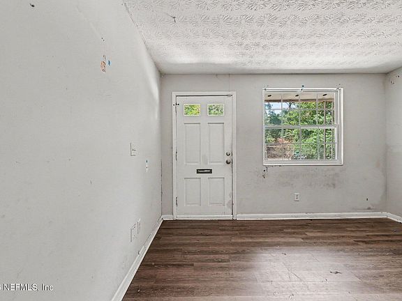 3rd image of 5568 GILCHRIST Road