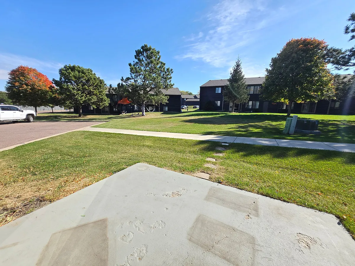 Building Photo - Twin Oaks Apartments