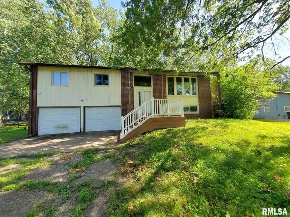 142 W Lakeland Dr, Galesburg, IL 61401