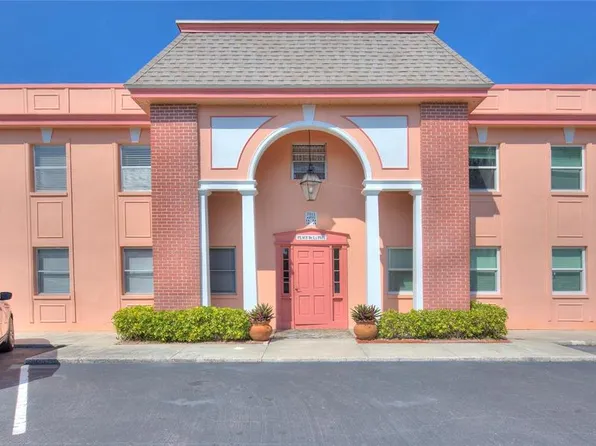 7011 Place De La Paix APT 2A, South Pasadena, FL 33707