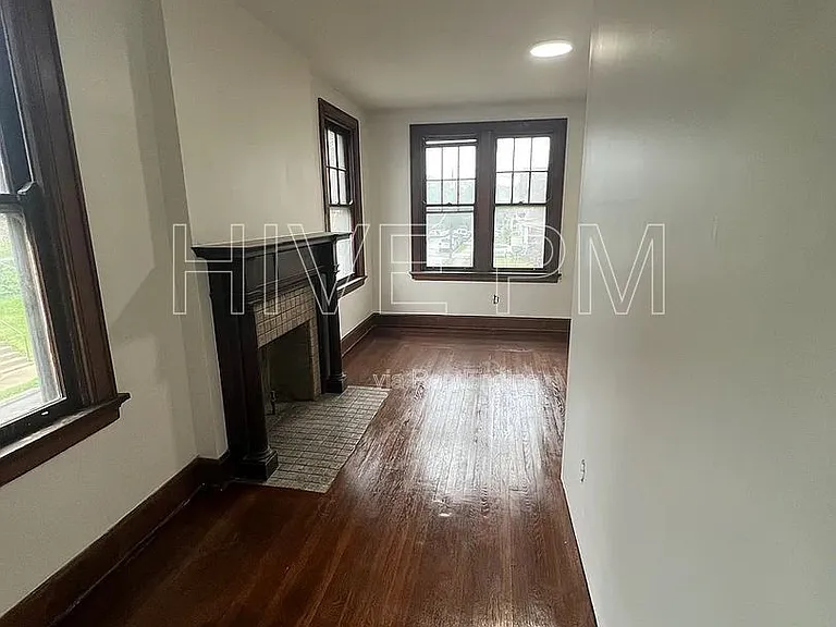 3745 Saint Lawrence Ave #1 — Photo 7