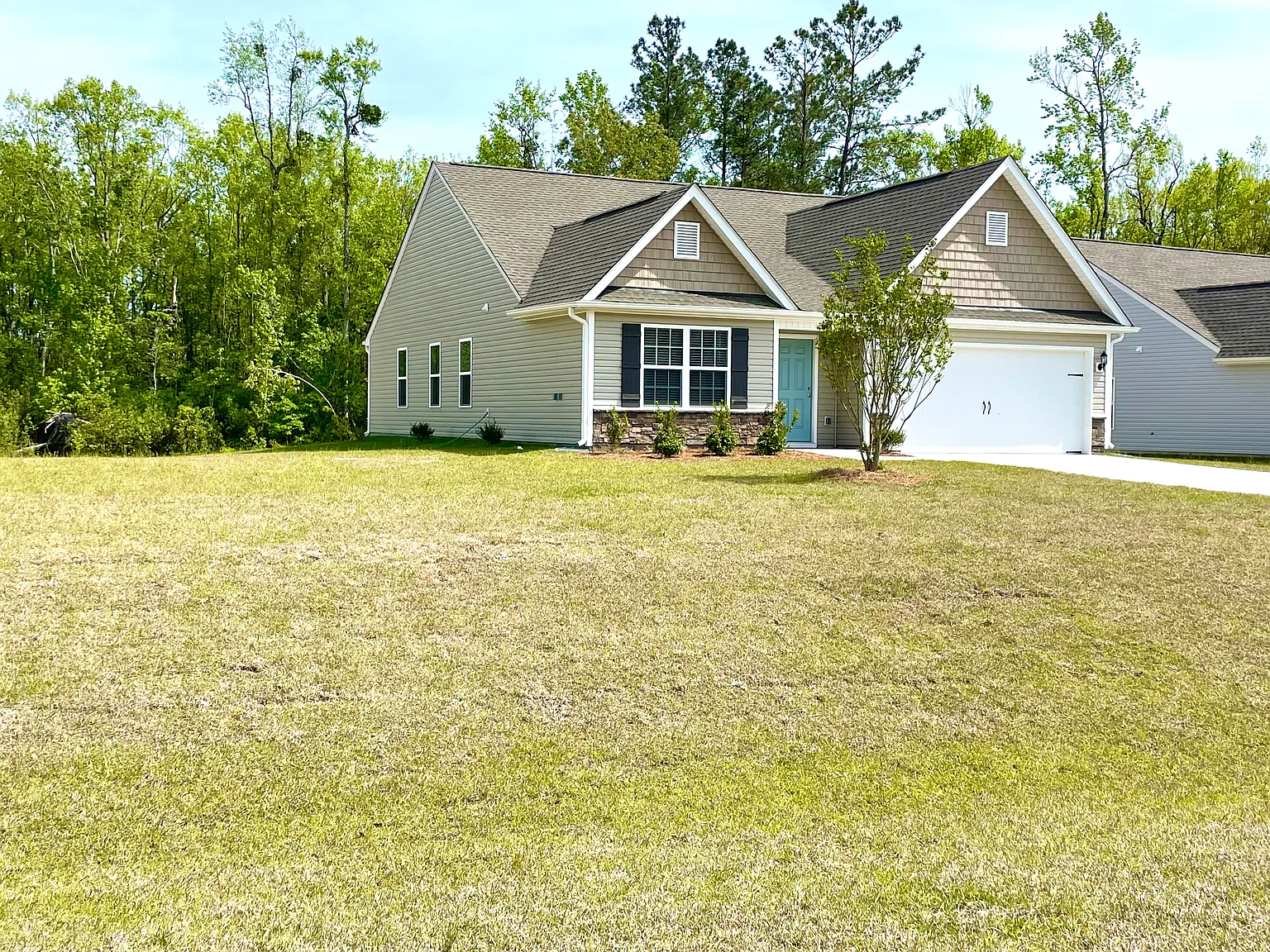 479 Poppleton Dr — Photo 2