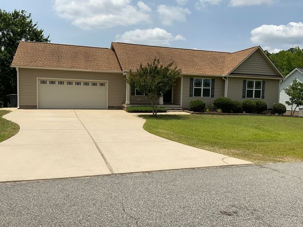 28 Camden Dr