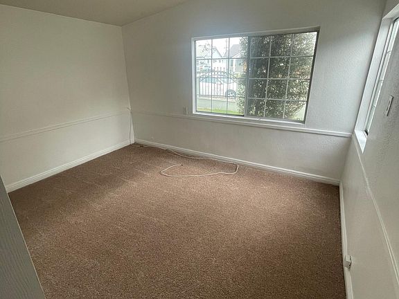 5th image of 954 E Fairview Blvd