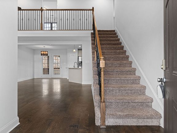 2nd image of 104 Brocket Ct