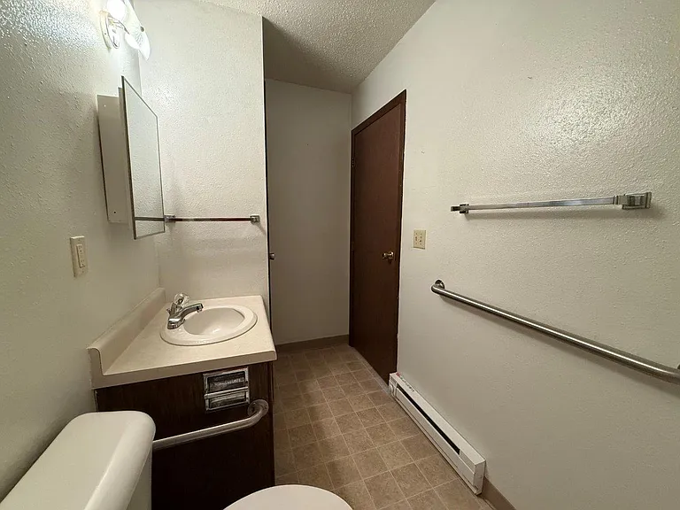Salem Apartments — Photo 7