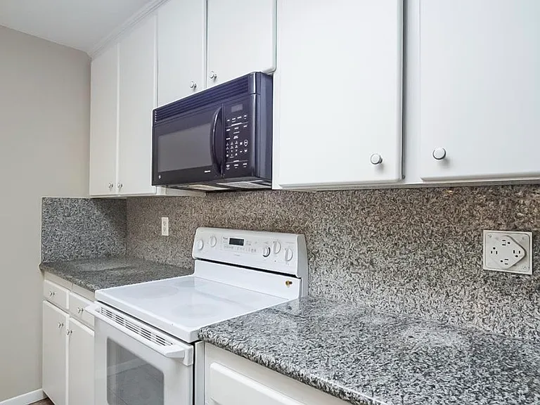10650 Bexley Dr — Photo 5