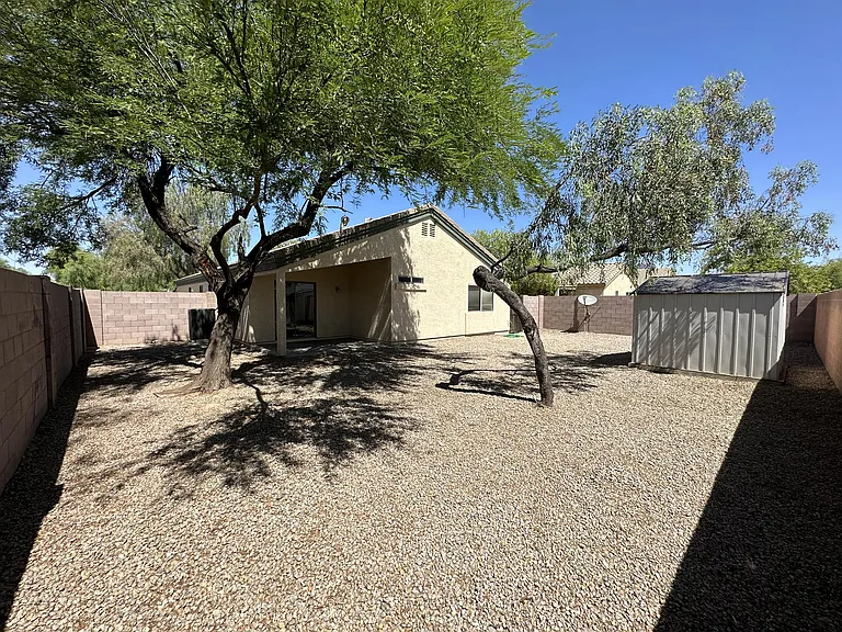 2425 S 159th Ln — Photo 15