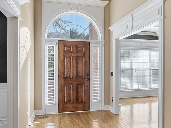 4th image of 1000 Redwood Way