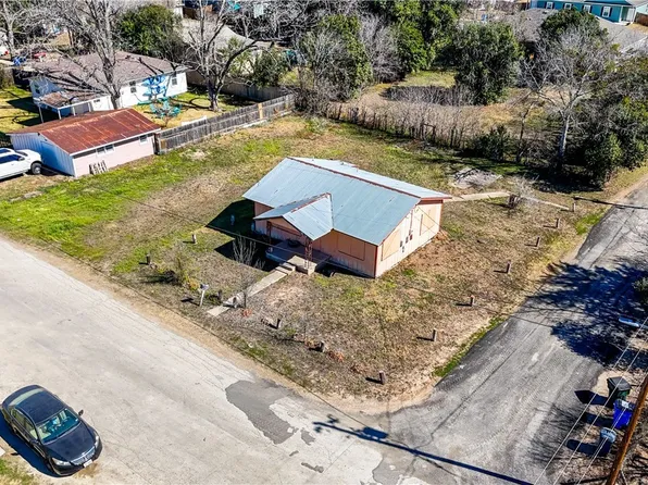 510 Volunteer St, Seguin, TX 78155