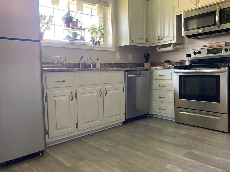 Woodlake Dr — Photo 9