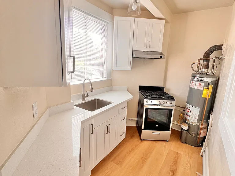1815 Powell St #B — Photo 3