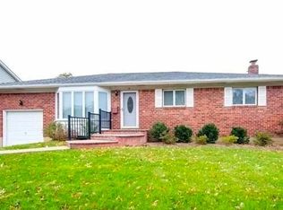18 Forest Dr, Jericho, NY 11753