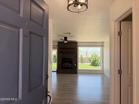 3rd image of 617 Colchester Dr