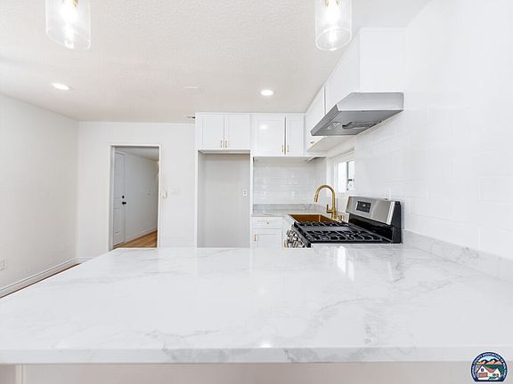 5th image of 262 W Heil Ave #264