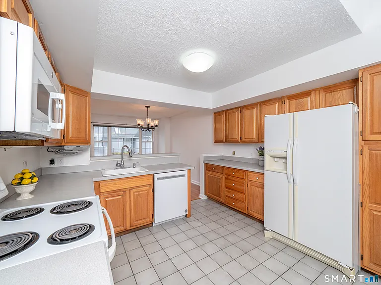 37 Wilton Crst #37 — Photo 10