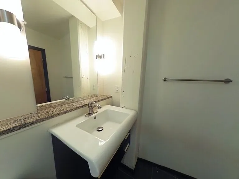 302 N Goshen St #104 — Photo 2