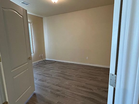 4th image of 736 Scoters Cir Unit D