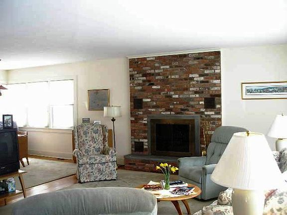 2nd image of 44 Beaver St