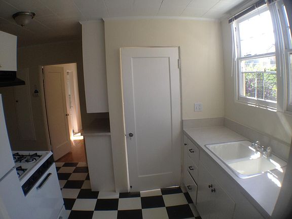 5th image of 252 Everett Ave