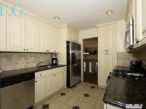 4th image of 120 Regent Dr