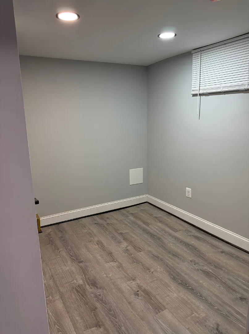 615 N Rosedale $550 Available (Shared Bath) — Photo 3