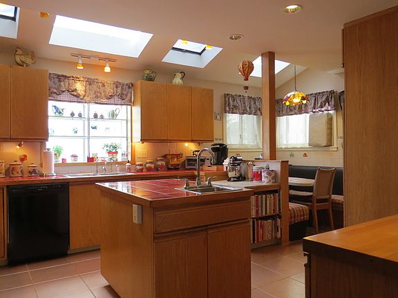 3rd image of 26 Farrington St