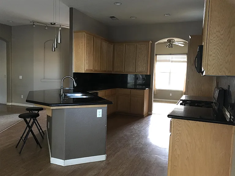 5642 Saxon Way — Photo 8