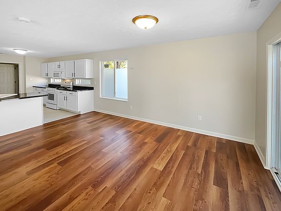 4th image of 588 Cembra Dr