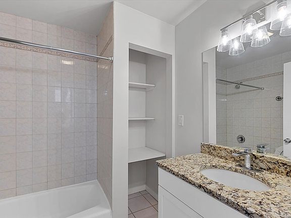 3rd image of 613 N Racine Ave APT 1