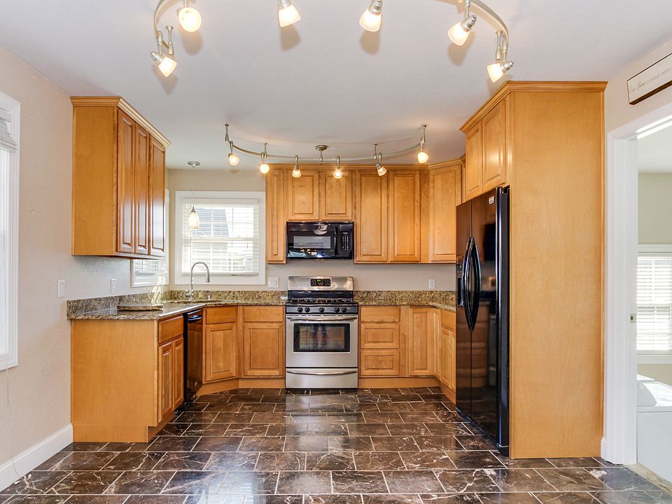 1st image of 129 Lynn Dr