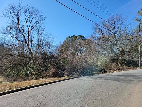 2nd image of 1001 Stonewall Dr SE