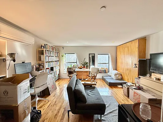 Rented by ERNY LLC | media 15