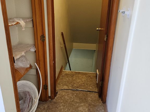 5th image of 820 Jackson Ln