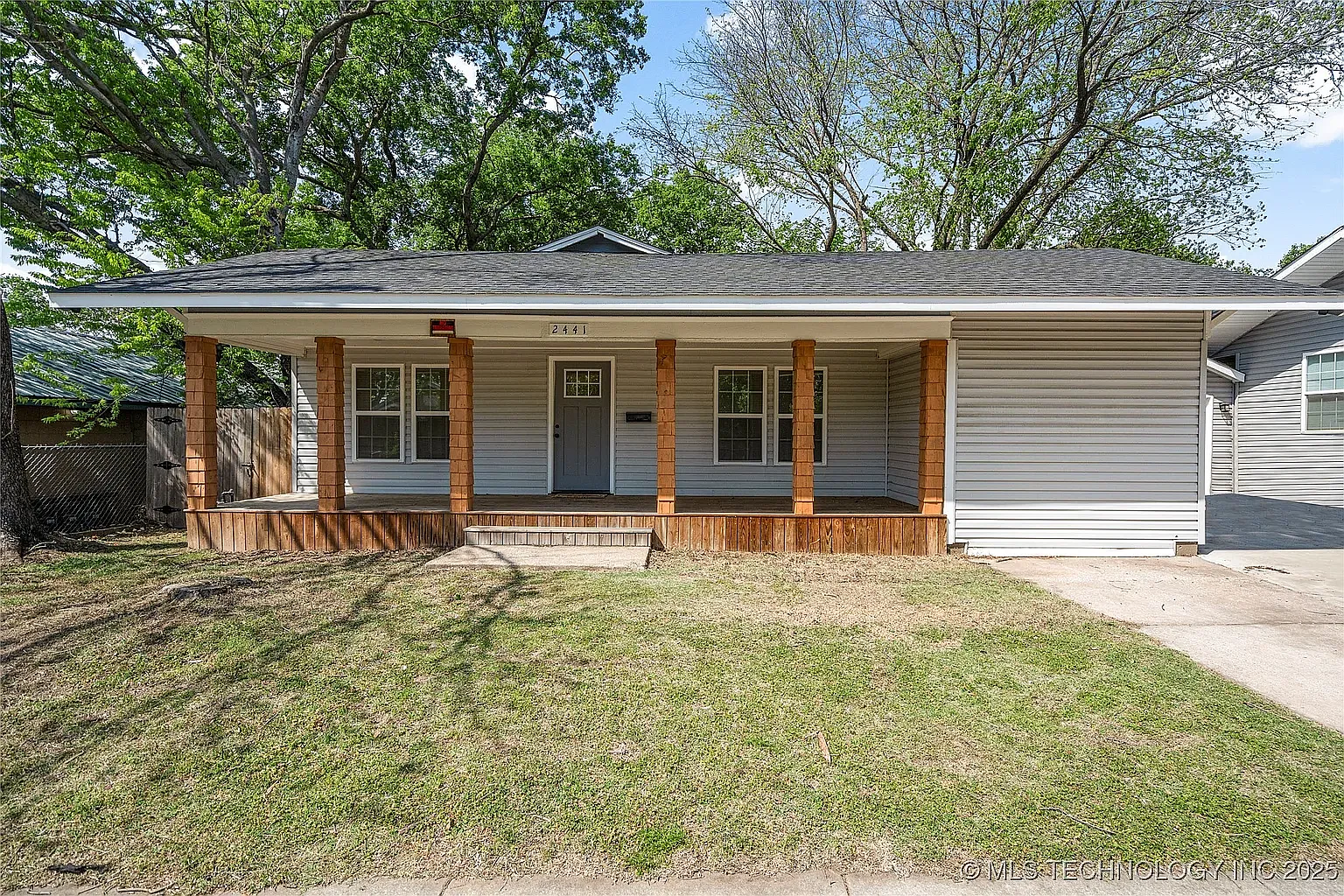 3 bed, 1400 sqft, $1,900 — Photo 1