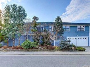 14 Kensington St, Long Beach, NY 11561
