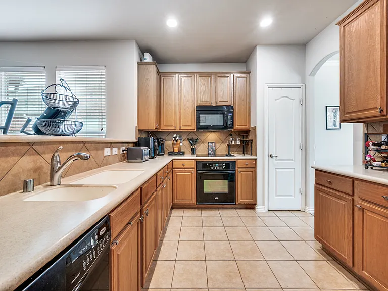 16312 Dry Creek Blvd — Photo 9