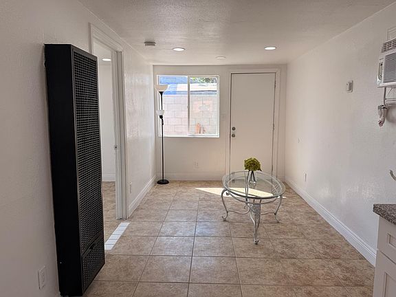 2nd image of 1716 Gage St #1/2