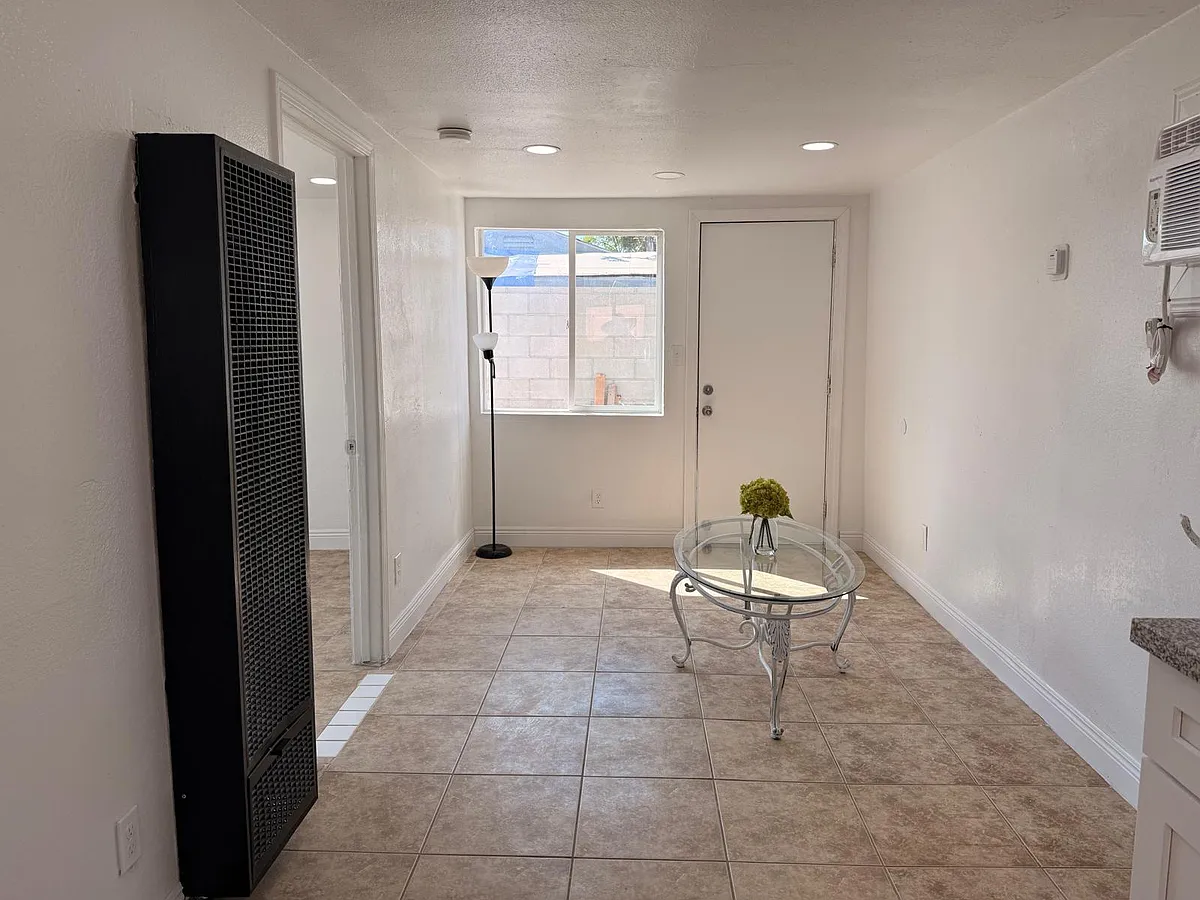 Building Photo - 1716 Gage St #1/2